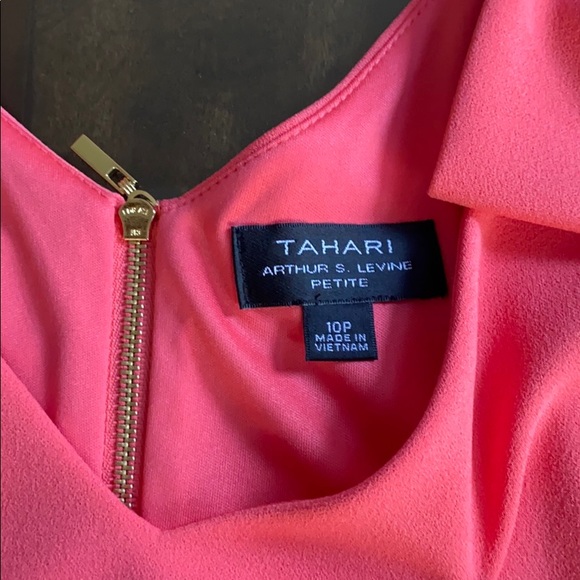 Tahari V- Neck Bow Shoulder Sheath Dress. Size 10p - Picture 4 of 14